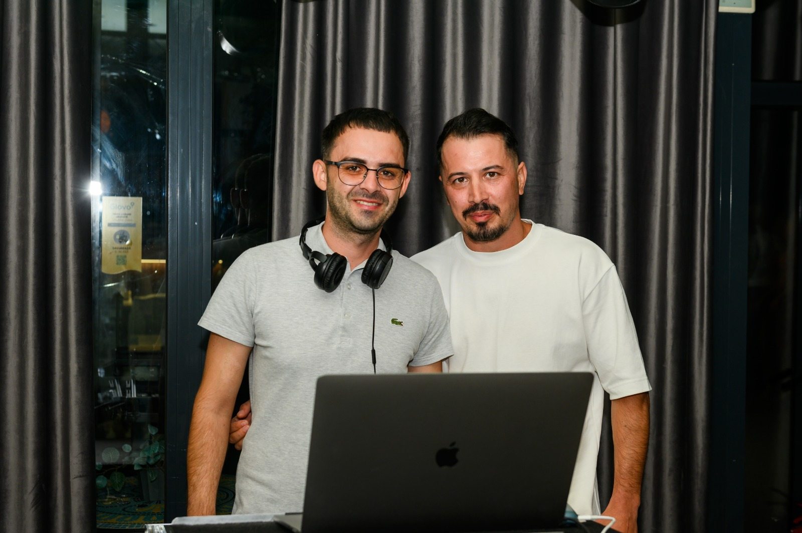 DJ Flavius și MC Mili la pupitru